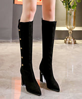 Einzigartige schwarze Wildlederstiefel mit dickem Absatz und spitzer Zehenpartie